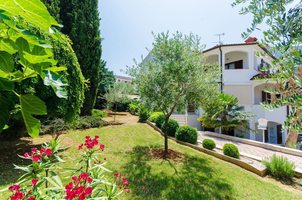 Apartments Gloria Vrsar Exterior photo